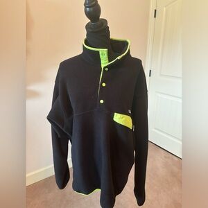 Patagonia sz large fleece pullover black lime accents trending like new cozy